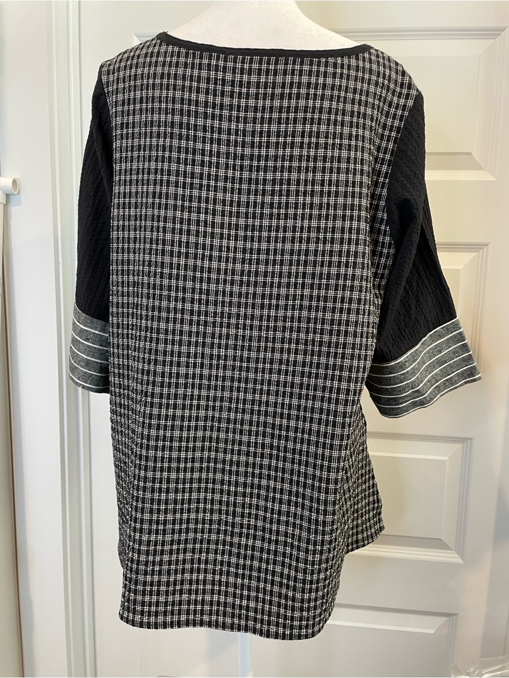 Soft Surroundings Black and Gray Striped Panel Pullover Size Medium - Picture 7 of 7